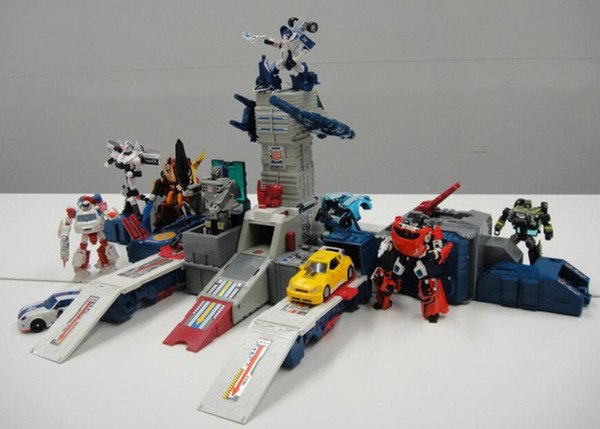 Even More Fortress Maximus Encore 23 Box Images Reveal Base And Robot Modes With Transformers In Play  (1 of 7)